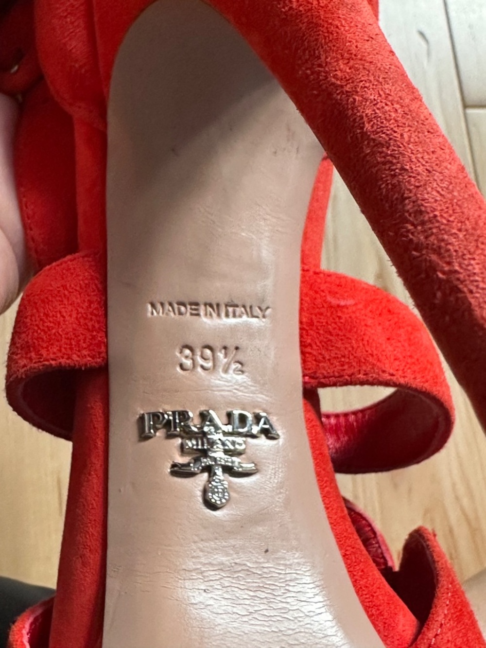 Prada - Picture 3 of 5